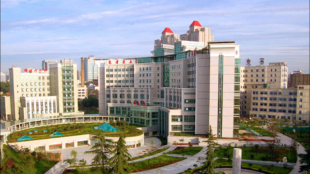 Вид на госпиталь "Сицзин" Военно-медицинского университета Военно-воздушных сил НОАК в Сиане, столице северо-западной китайской провинции Шэньси.