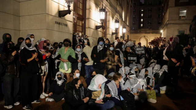 نيويورك.. جامعة كولومبيا تهدد بطرد طلاب يحتلون مبنى إداريا 

