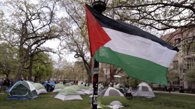 Des étudiants de l'Université de Chicago établissent un campement pour montrer leur soutien aux Palestiniens de Gaza, à Chicago, dans l'État de l'Illinois, le 29 avril 2024.