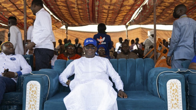 Succes Masra, leader du parti d'opposition tchadien Les Transformateurs (C), est vu avant de s'adresser à ses partisans lors du lancement de sa campagne présidentielle en vue de l'élection présidentielle tchadienne du 6 mai 2024 à N'Djamena, le 14 avril 2024.