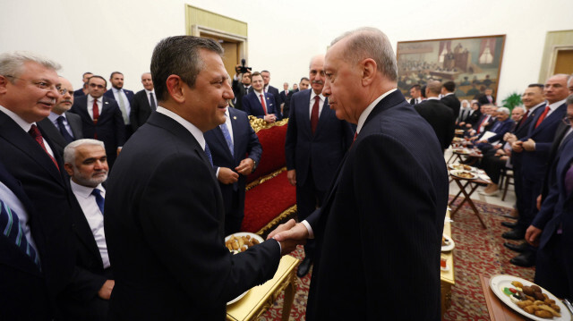 Cumhurbaşkanı Erdoğan ile Özgür Özel,TBMM'de 23 Nisan Resepsiyonu'nda da görüşmüştü.