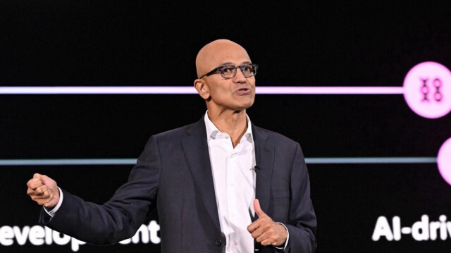 Le PDG de Microsoft, Satya Nadella, prononce un discours lors d'un événement intitulé Microsoft Build AI Day à Jakarta le 30 avril 2024.