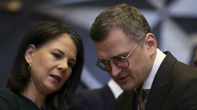 La ministre allemande des Affaires étrangères Annalena Baerbock et son homologue ukraninien, Dmytro Kuleba.