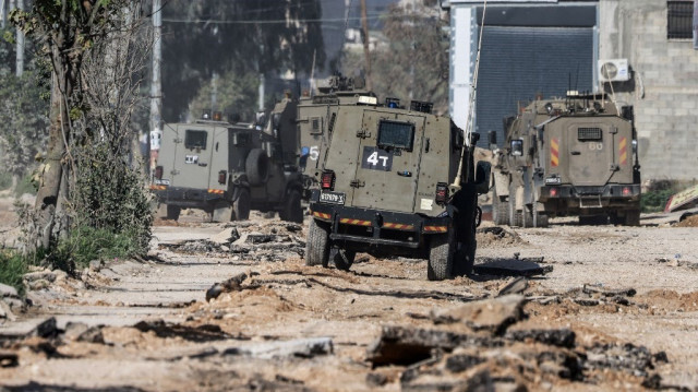 Un convoi de véhicules blindés de l'armée d'occupation à Tulkarem.