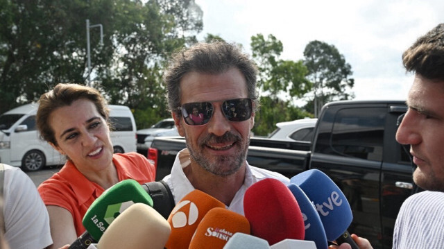 L'acteur espagnol Rodolfo Sancho arrive au tribunal pour assister au procès de son fils Daniel Sancho Bronchalo, qui est accusé d'avoir tué le chirurgien plasticien colombien Edwin Arrieta Arteaga sur l'île de Koh Pha Ngan en août 2023, à la Cour provinciale de Koh Samui le 9 avril 2024.