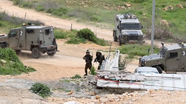 L'armée israélienne a pris d'assaut des villes et des villages de Palestine occupée.