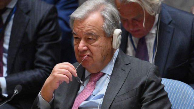 Le secrétaire général de l'ONU, Antonio Guterres, écoute une réunion du Conseil de sécurité de l'ONU sur la situation au Moyen-Orient, au siège de l'ONU à New York, le 18 avril 2024.