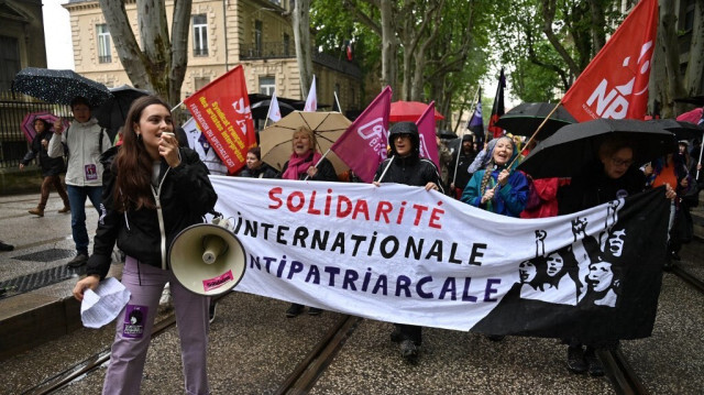 Un manifestant crie des slogans lors de la manifestation annuelle marquant la Journée internationale du travail, également connue sous le nom de Journée des travailleurs ou de Premier Mai, à Montpellier, dans le sud de la France, le 1er mai 2024.