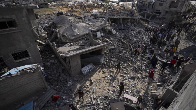 غزة.. قتيل و5 جرحى بقصف إسرائيلي على منزل بمخيم النصيرات 