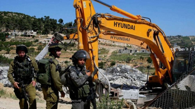 جيش الاحتلال الإسرائيلي يهدم منزلا فلسطينيا جنوب الضفة الغربية