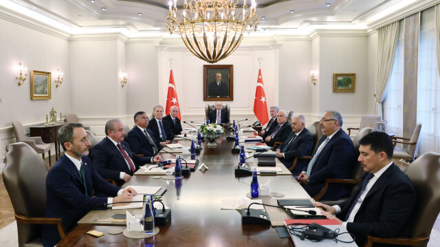 Cumhurbaşkanı Recep Tayyip Erdoğan, Çankaya Köşkü'nde Yüksek İstişare Kurulu Toplantısı'na başkanlık etti.