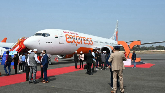 Un porte-parole d'Air India Express avait déclaré un peu plus tôt jeudi que la compagnie aérienne avait pris "des mesures appropriées" contre certains employés, sans fournir plus de détails. 