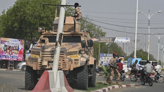 Un véhicule blindé de l'armée tchadienne est déployé à N'Djamena le 10 mai 2024, au lendemain de l'annonce des résultats de l'élection présidentielle au Tchad. 