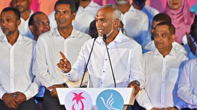 Le président des Maldives, Mohamed Muizzu, s'exprime lors d'un rassemblement célébrant sa victoire aux élections législatives, à Malé, le 22 avril 2024.