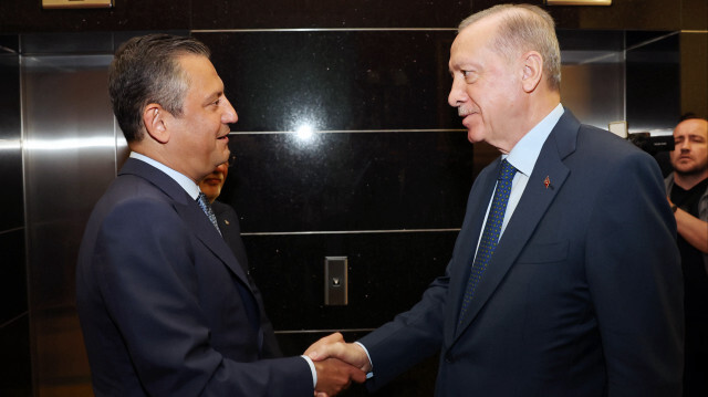 Cumhurbaşkanı Recep Tayyip Erdoğan, CHP Genel Başkanı Özgür Özel ile AK Parti Genel Merkezi'nde 2 Mayıs 2024'te bir araya geldi.