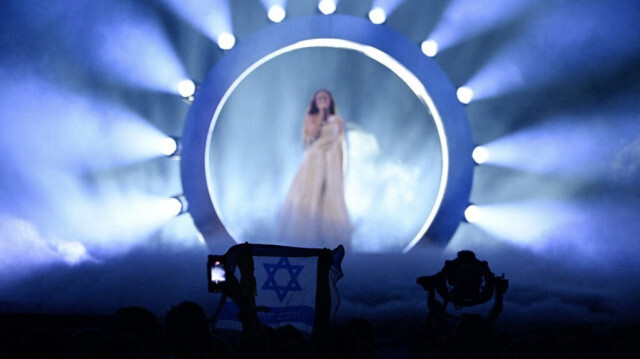 La prestation sur scène d'Eden Golan, représentant Israël lors de la deuxième demi-finale de la 68e édition du Concours Eurovision de la chanson (ESC) à la Malmo Arena, à Malmö, en Suède, le 9 mai 2024