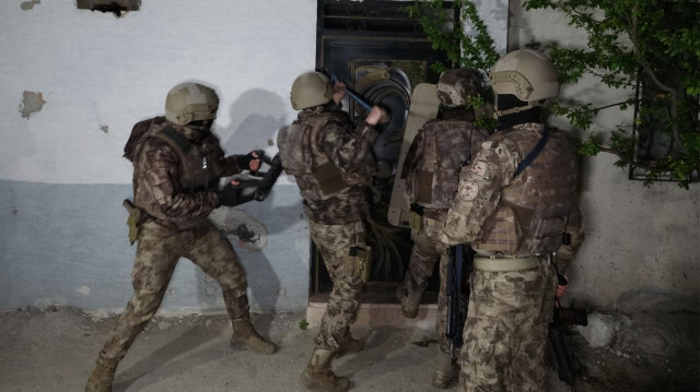 Operasyonlarda elebaşı Numan Karakoç’un da içerisinde bulunduğu organize suç örgütü üyesi 33 şüpheli yakalandı.