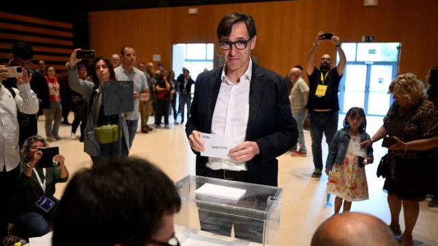 Le candidat du Parti socialiste catalan (PSC) Salvador Illa se prépare à voter lors des élections régionales de Catalogne à La Roca del Valles, le 12 mai 2024. 