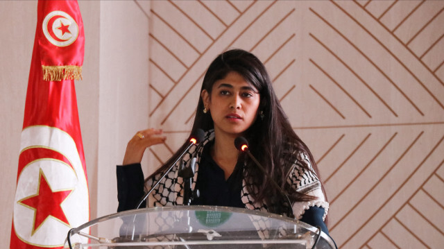 “Nous savons très bien que notre liberté est incomplète sans la liberté des Palestiniens”, dixit Nelson Mandela. C'est à Tunis, - capitale de la parole désenchaînée pour ce qui est de la cause palestinienne -, en terrain conquis, que la juriste Franco-palestinienne, Rima Hassan a pris la parole dans le cadre d'une session extraordinaire du Forum social Maghreb-Machrek, intitulée : ‘'Palestine, notre avenir. La guerre contre Gaza est un défi aux valeurs humanitaires et démocratiques''. Cet événement organisé en signe de solidarité avec les Gazaouis, s'est tenu, samedi 11 mai 2024, au Palais des Congrès dans la capitale Tunis. Dans son discours, Rima Hassan évoque la bataille de narratifs dans le contexte de "la Palestine est un sujet européen". Elle affirme que l'Union européenne qui se définit comme une puissance normative à l'international, guidée par un ensemble de valeurs fondées sur le maintien de la paix, de la liberté, de la démocratie, de la souveraineté du droit et des droits humains dans sa politique étrangère commune, n'a pas réussi à manifester une position commune et cohérente quant à la cause palestinienne.