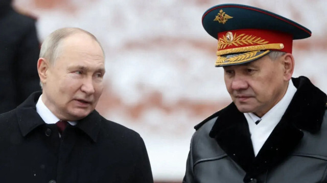 Президент России Владимир Путин и Сергей Шойгу секретарь Совета безопасности России.
