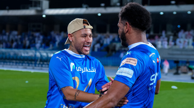 Le footballeur brésilien Neymar célèbre son premier titre de champion d'Arabie Saoudite sous les couleurs du club Al Hilal, le 11 mai 2024.