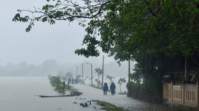 La pluie a provoqué un glissement de terrain soudain dans la commune de Bai Trai, dans la banlieue de Hanoï au Vietnam.