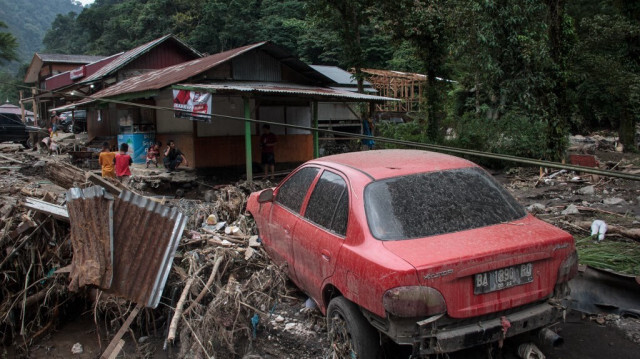 Une zone endommagée après des inondations soudaines et des coulées de lave froide provenant d'un volcan à Tanah Datar, Sumatra Ouest, en Indonésie, le 12 mai 2024.