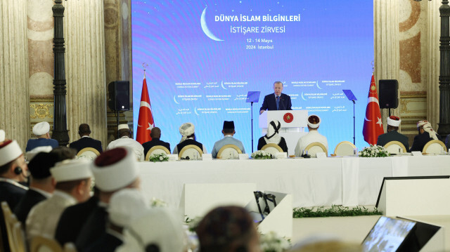Le Président turc, Recep Tayyip Erdogan s'exprime lors du "Sommet consultatif des savants du monde islamique" à Istanbul en Turkiye, le 12 mai 2024.