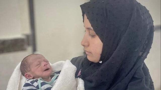 Habiba est née dans une petite tente, elle a deux semaines et pèse moins de 2 kilos à Gaza, le 13 mai 2024.
