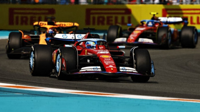Charles Leclerc conduisant la  Ferrari SF-24 lors du Grand Prix de F1 de Miami, le 5 mai 2024.