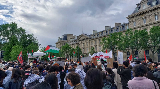 Des centaines de personnes se sont rassemblées, ce mercredi 15 mai, place de la République, à Paris, pour marquer le 76ᵉ anniversaire de la Nakba.