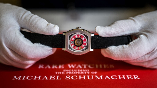 Une montre F.P. Journe Vagabondage appartenant à l'ancien pilote allemand de Formule 1 Michael Schumacher, vendue aux enchères par la maison Christie's, à Genève.