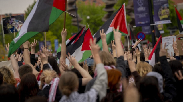 Des manifestants protestent la participation d'Israël au Concours Eurovision de la chanson (ESC) à Malmö, en Suède, le 9 mai 2024.