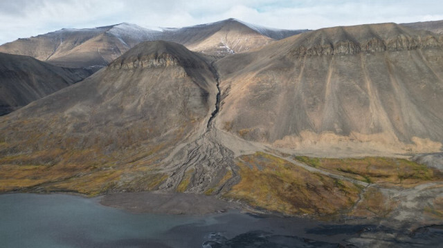 Vue aérienne de l'archipel du Svalbard, dans l'Arctique, au nord de la Norvège, où un terrain stratégique sur le domaine de Søre Fagerfjord est en vente.