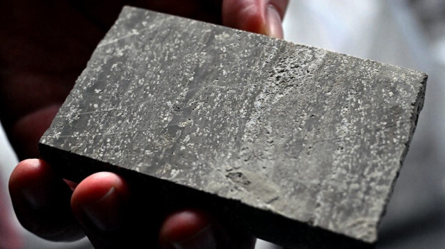 Minerai de lithium extrait dans le nord-est de la Bosnie, le 22 février 2024, alors que l'AIE craint des tensions sur l'approvisionnement des métaux critiques nécéssaires à la transition énergétique.