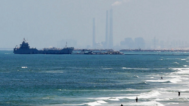 Des navires de la marine américaine jettent l'ancre au large de la côte de Gaza.