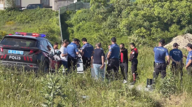 Arnavutköy'de polisin GBT kontrolünde silahlar patladı.