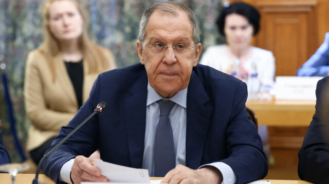 Cette photo prise et diffusée par le ministère russe des Affaires étrangères le 22 avril 2024 montre le ministre russe des Affaires étrangères, Sergei Lavrov, rencontrant les gouverneurs des régions russes à Moscou dans le but de discuter des relations avec la Chine.