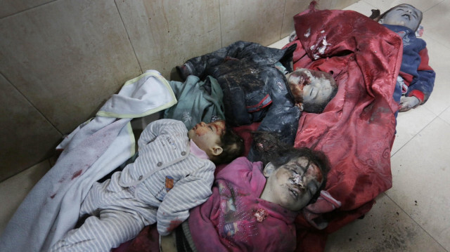 Une image d'enfants tués par l'armée israéelienne à Gaza, tirée du livre "Preuves" de l'Agence Anadolu (AA).