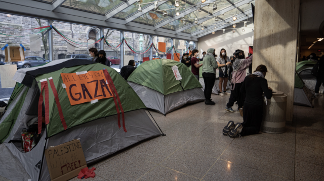 مانهاتن.. طلاب بجامعة فوردهام ينصبون خياما احتجاجا على حرب غزة