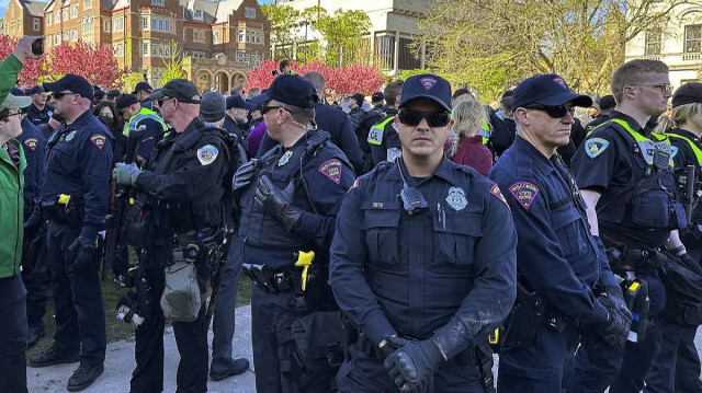 الشرطة الأمريكية تفض مخيم احتجاج لطلاب بجامعة ويسكونسن
