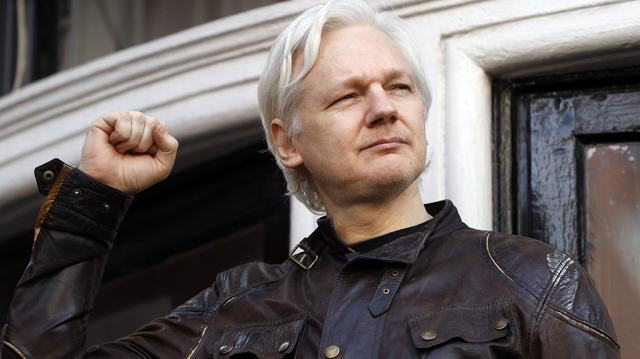 Основателя «Wikileaks» Джулиан Ассанж.