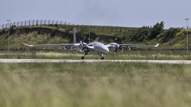 Un drone Akinci, modèle de drone ayant servi à localiser l'hélicoptère du président iranien Ebrahim Raïssi, paré au décollage, à Istanbul.