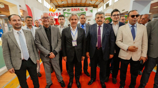 L'ambassadeur de Türkiye en Tunisie, Ahmet Misbah Demircan (3e à gauche) lors de la 14e foire de l'agriculture et des industries alimentaires a été organisée à Sfax, dans le sud de la Tunisie.