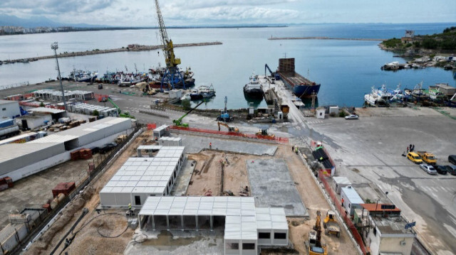 Le site de construction du centre de rétention pour les migrants secourus dans les eaux italiennes dans le port de Shengjin, à environ 60 km au nord-ouest de la capitale Tirana, en Italie, le 2 mai 2024. 