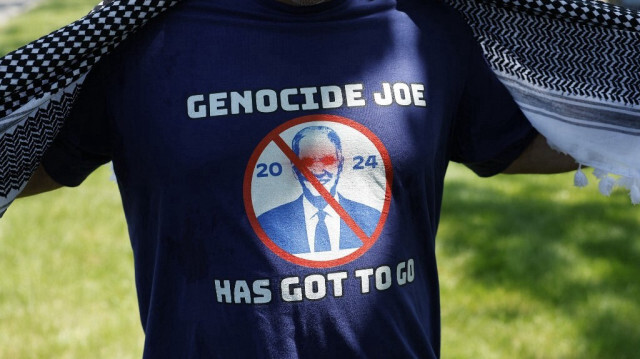 Un manifestant pro-palestiniens proteste à Dearborn, Michigan, lors de la participation du président américain Joe Biden au dîner du NAACP Freedom Fund à Detroit, Michigan, le 19 mai 2024.