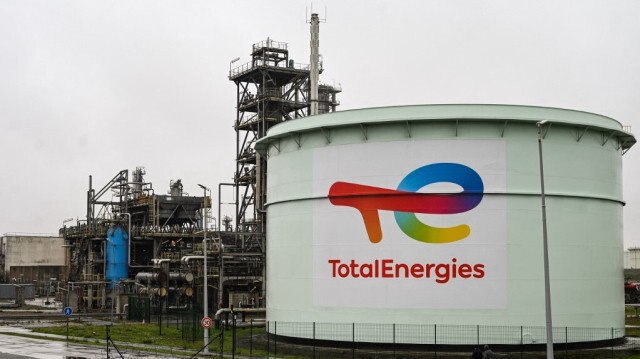 Un réservoir de stockage de carburant d'une raffinerie du groupe TotalEnergies, accusé par plusieurs ONG de participer au chaos climatique.