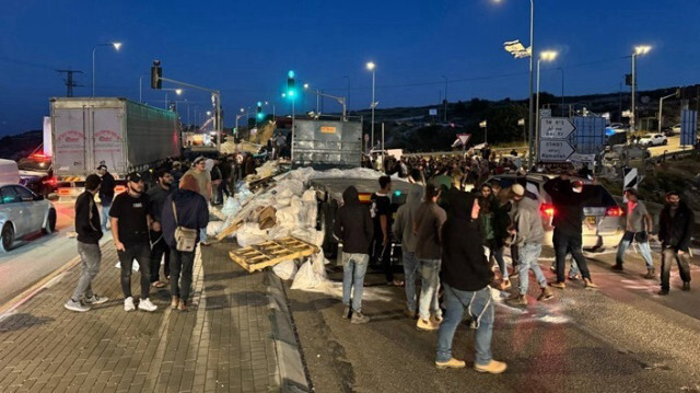 Un groupe de colons à l'origine des attaques sur les camions d'aide humanitaire, affirme recevoir des informations sur l'emplacement des camions d'aide de la part de membres de la police et de l'armée israélienne, le 22 mai 2024.