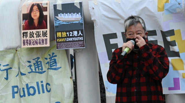 Le militant démocrate Lee Cheuk-Yan s'exprime devant le bureau de liaison de la Chine à Hong Kong le 28 décembre 2020, lors d'une manifestation appelant la Chine à libérer un groupe de militants démocrates de Hong Kong jugés en Chine.