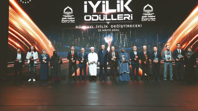 ürkiye Diyanet Vakfı (TDV) Uluslararası İyilik Ödülleri, Cumhurbaşkanı Recep Tayyip Erdoğan'ın katıldığı törenle sahiplerini buldu.